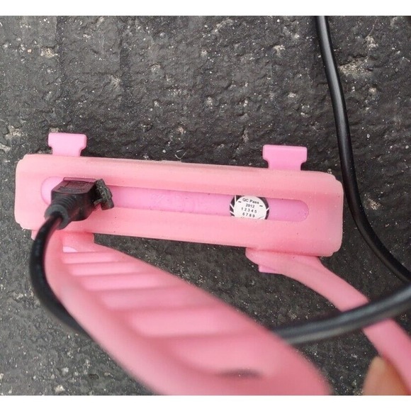 Serfas Bicycle Cycling Pink Rechargeable Taillight Portable Weather Resistant - Picture 4 of 6